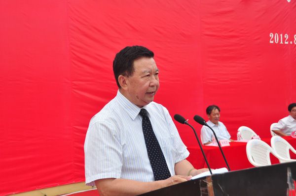 青岛黄海学院院长焦奎在开学典礼上讲话