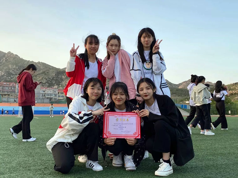 我校举行广场舞大赛