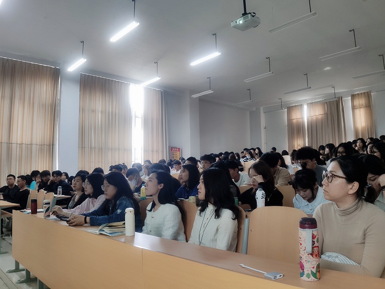 探索设计师的成长之路——视觉传达系举办专业主题讲座