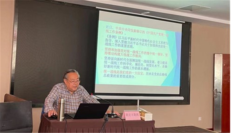 我校朝克吉勒图教授应邀为甘肃省天水市民宗系统的在职领导干部作报告