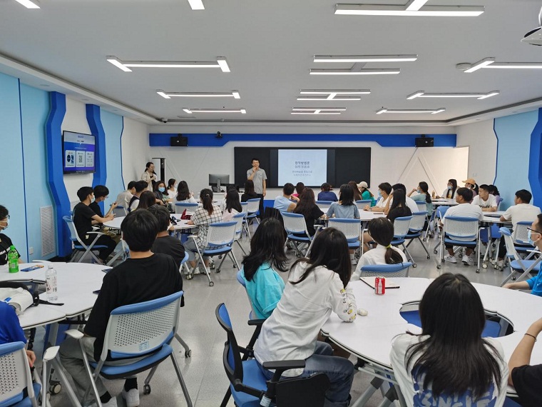 金正铉教授为艺术学院师生作“创作方法论”讲座