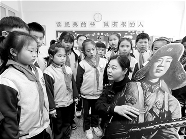 【中国教育报】从小学雷锋 长大做先锋