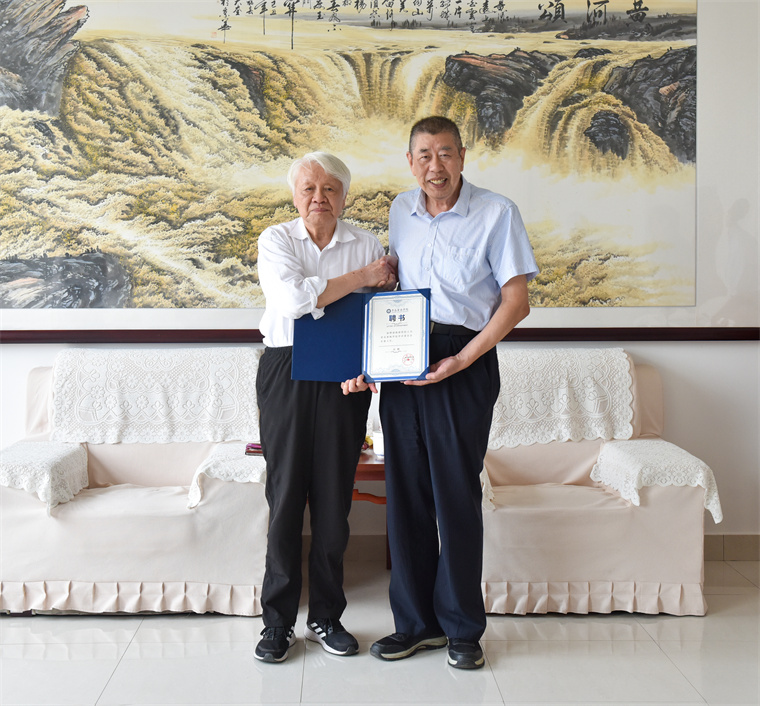 中国科学院院士姚建铨到青岛黄海学院交流座谈并作专题报告