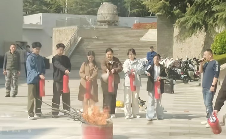 图书馆联合多部门开展消防应急演练