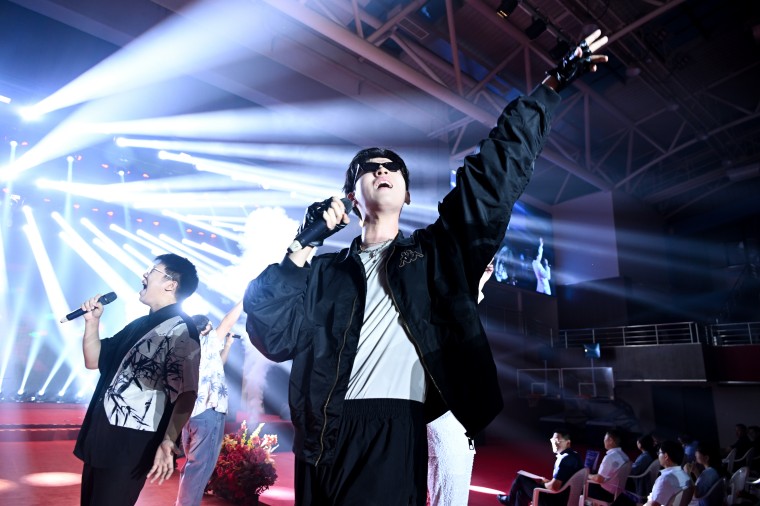 学校隆重举行2026山海音乐节暨毕业歌会