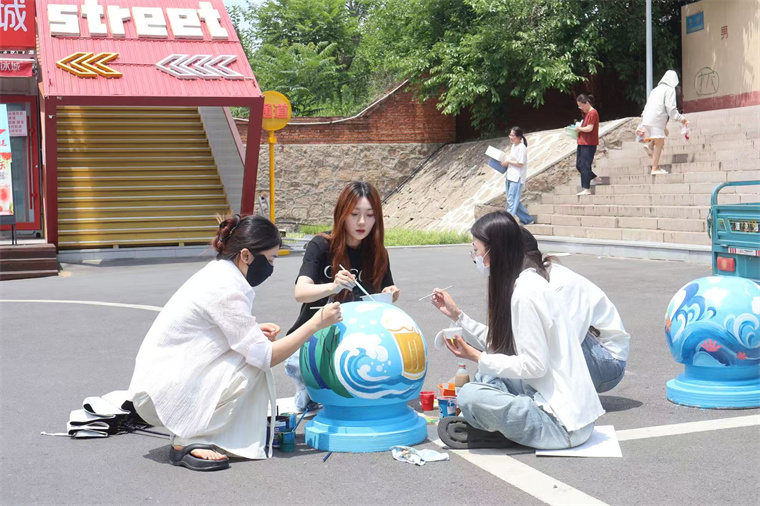 设计与美术学院绘画系开展车止石彩绘实践活动