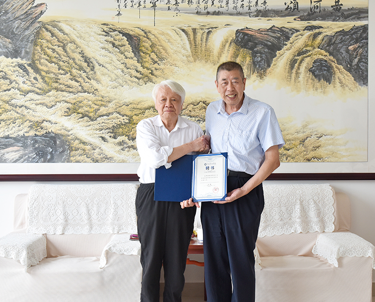 中国科学院院士姚建铨到青岛黄海学院交流座谈并作专题报告