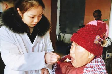 我校学生鲍晴晴连续多年扶老助残获感谢