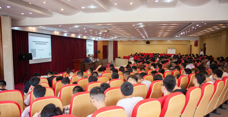 青岛黄海学院举行安全自动驾驶主题报告会