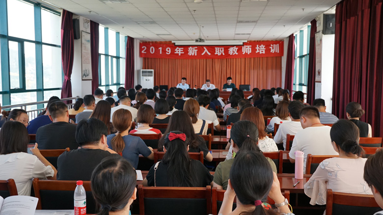 青岛黄海学院入职新教师培训，70%来自名校