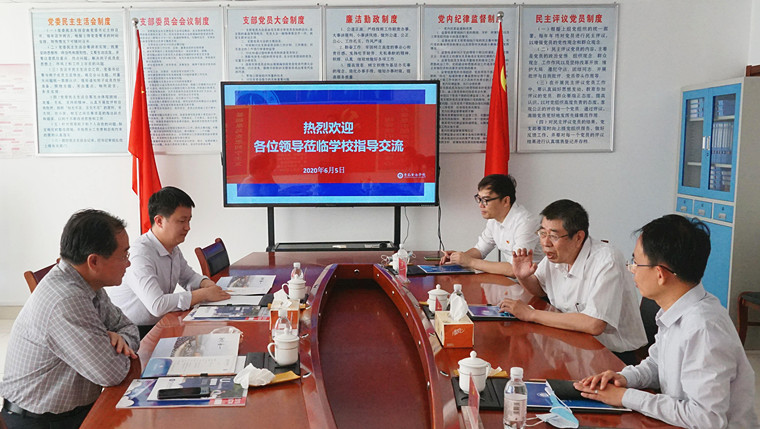 青岛恒星科技学院党委书记纪德臻一行来我校参观交流