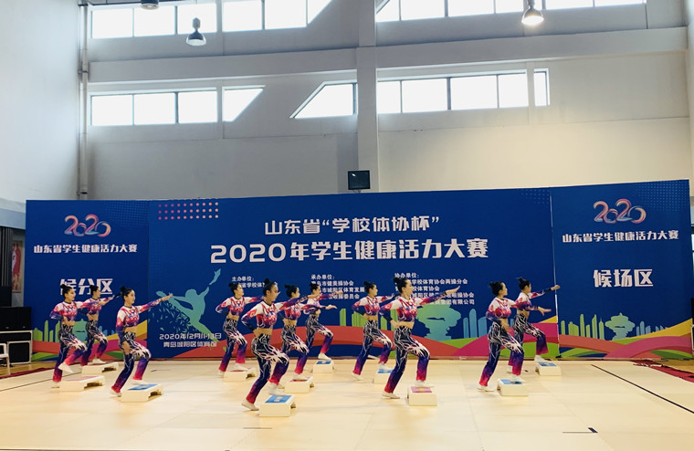 青岛黄海学院健美操队又获奖了