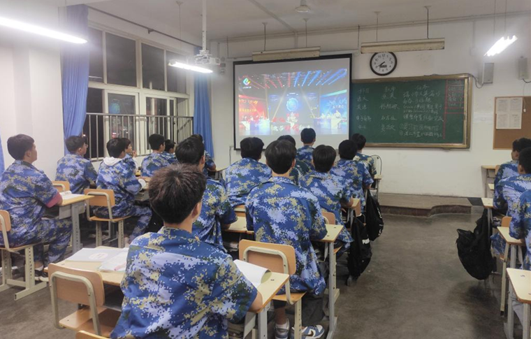 青春点燃梦想   理想照耀未来——我校组织全体学生收看《齐鲁大讲坛——开学第一讲》