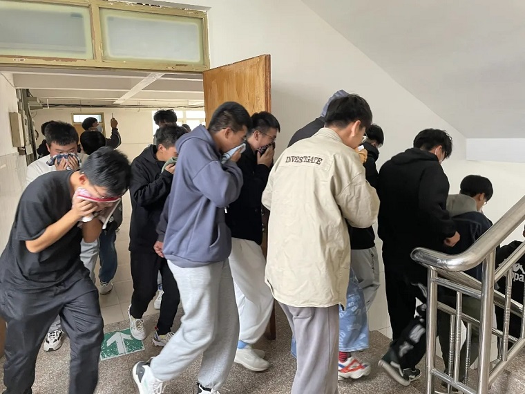 建筑工程学院组织消防逃生疏散演练——消防安全进校园，共筑平安防火墙