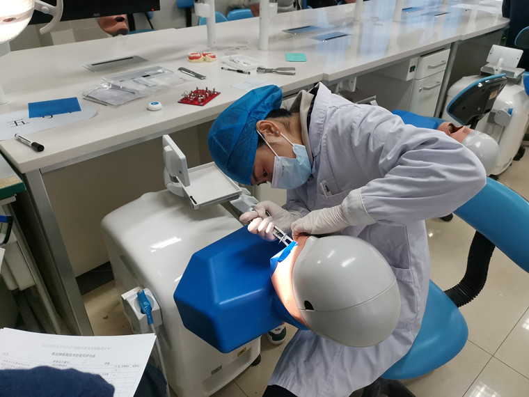 我校护理与健康学院教师在山东省“技能兴鲁”职业技能大赛口腔技术技能竞赛中荣获佳绩