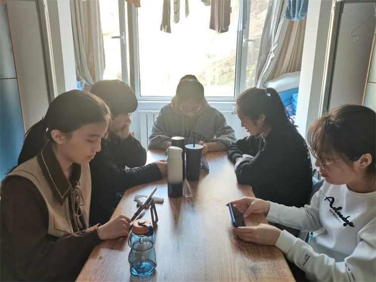 建筑工程学院组织学生观看“榜样的力量”线上直播