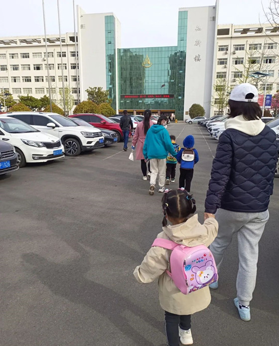 “疫”散花开，“幼”见美好｜青岛黄海学院附属幼儿园开展防疫志愿活动