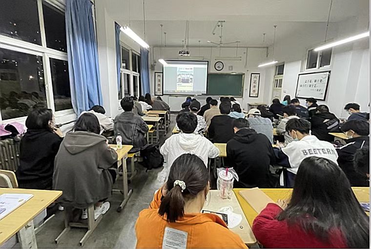 黄海学院“书香圣城行，一起读经典”线上公开课学习活动圆满收官