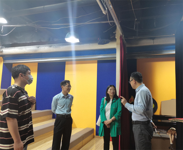 学前教育学院考察学生实习情况