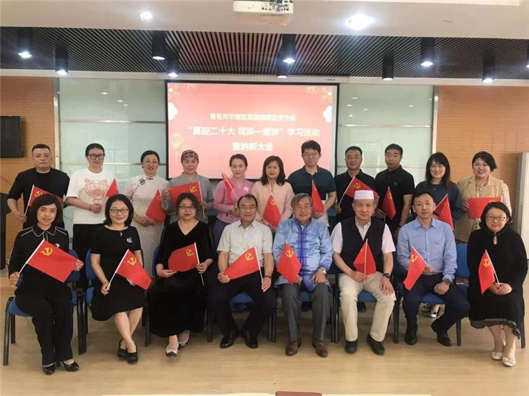 我校朝克吉勒图教授深入社区宣讲党的民族政策