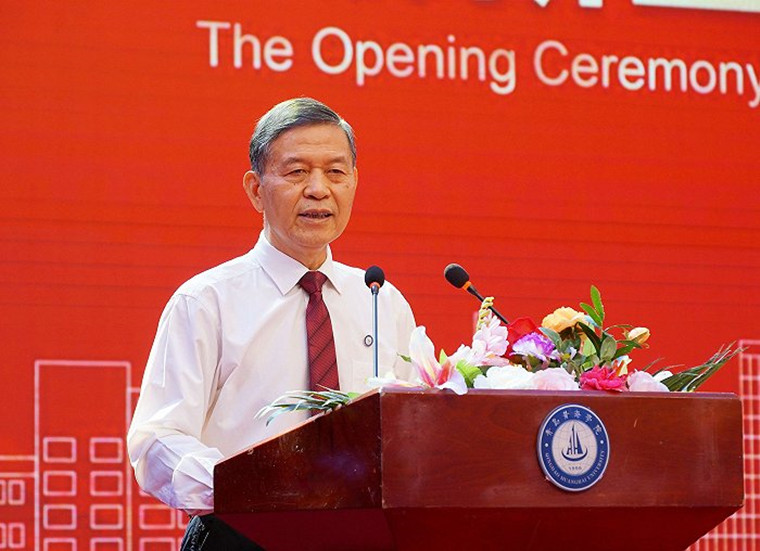 【界面新闻】青岛黄海学院院长王渊明寄语2022级学子：启航新征程 筑梦正当时