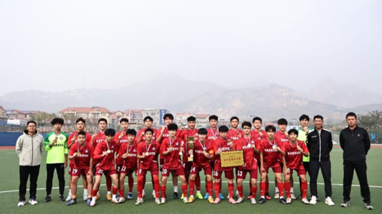 青岛黄海学院足球队荣获青岛市第三十五届“市长杯”校园足球联赛（高校组）冠军
