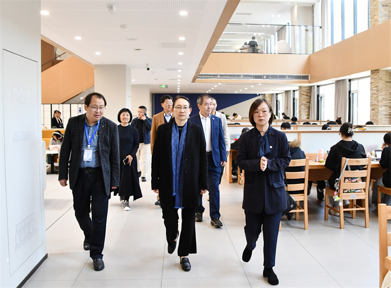 教育部高校戏剧与影视学类专业教学指导委员会秘书长张燕一行来校考察交流