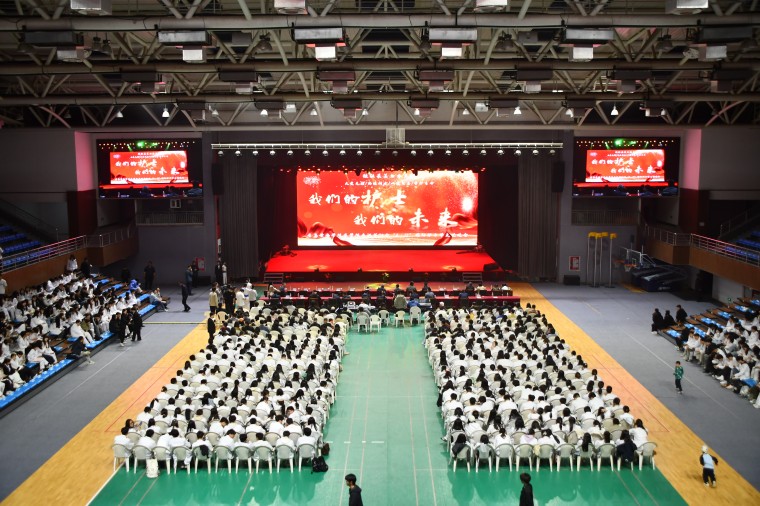青岛黄海学院庆祝第114个“5.12”国际护士节文艺晚会隆重举行