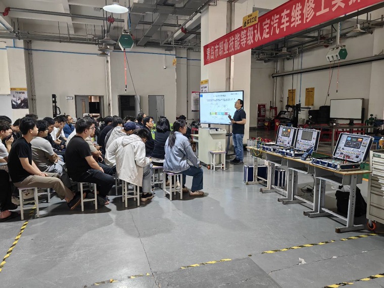 智能制造学院举办“汽车总线技术前沿与应用”专题培训讲座