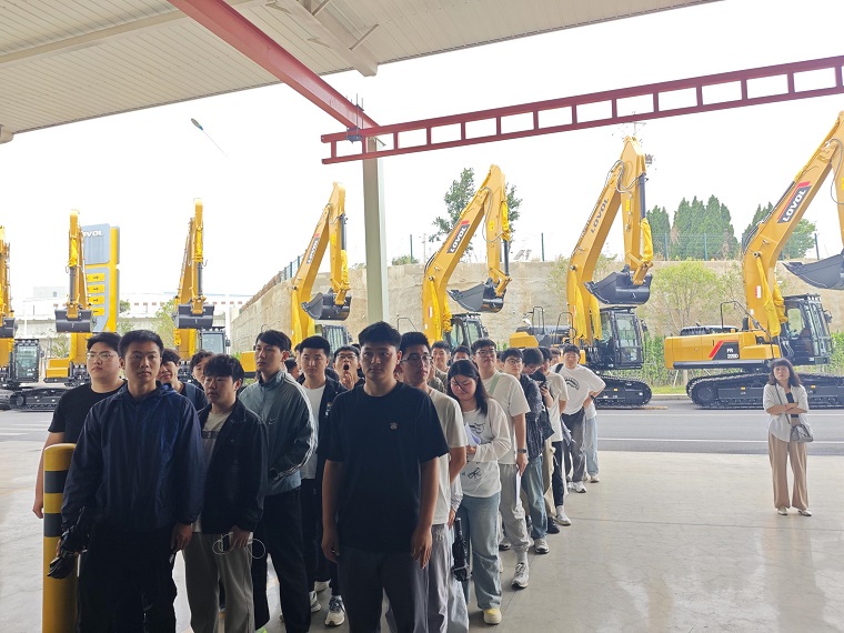 智能制造学院师生走进潍柴（青岛）智慧重工有限公司