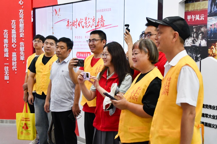 浙江金华“广播雷锋精神助推团”一行到我校调研交流