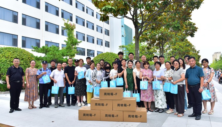 学校工会开展“夏日送清凉”慰问活动