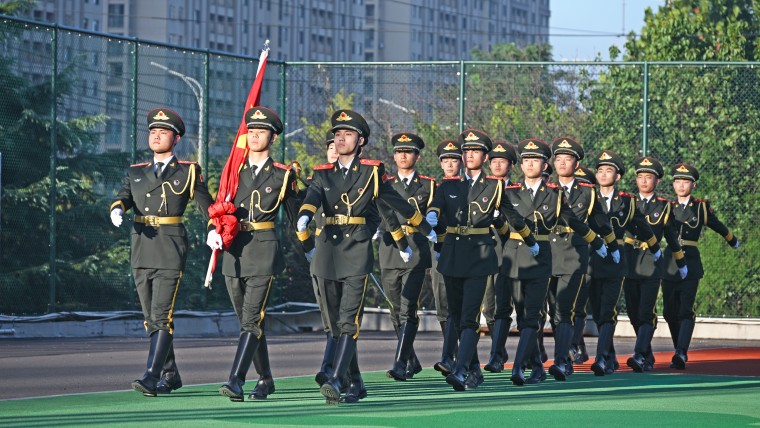 新学期、新挑战、新希望——我校举行2025年秋季学期开学升国旗仪式
