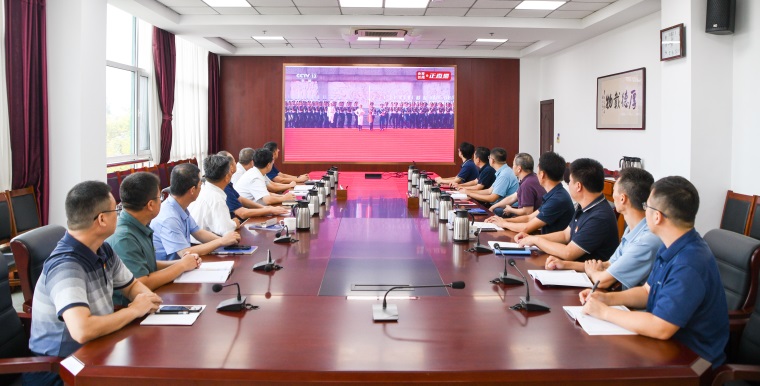 我校组织师生收看纪念中国人民抗日战争暨世界反法西斯战争胜利80周年大会