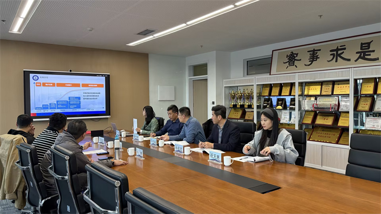 青岛黄海学院与青岛立心私募基金管理有限公司签署校企合作协议并举行实习实训基地揭牌仪式