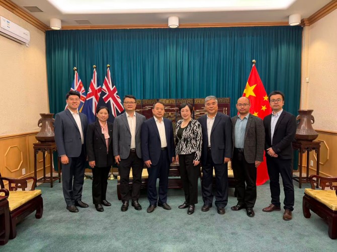 我校副校长梁忠环一行拜会中国驻新西兰大使馆教科文处参赞唐筠