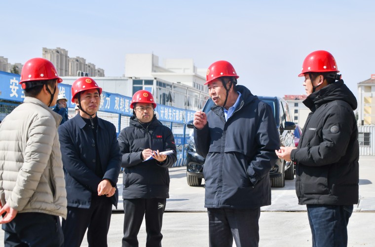 校领导带队开展春季开学校园安全大检查