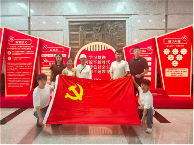 应用技术学院教师党支部与中信银行信用卡中心青岛分中心党支部联学联建主题党日活动