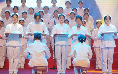 青岛黄海学院5.12国际护士节暨抗疫总结表彰大会隆重举行