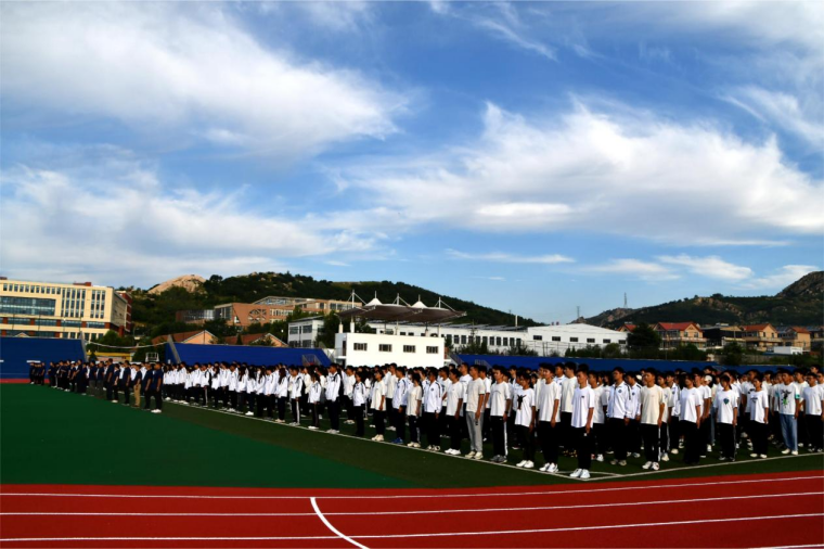青岛黄海学院举行2023年度秋季学期升国旗仪式