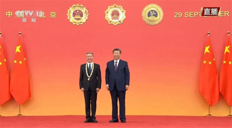 喜讯！我校客座教授许振超被授予“人民工匠”国家荣誉称号奖章