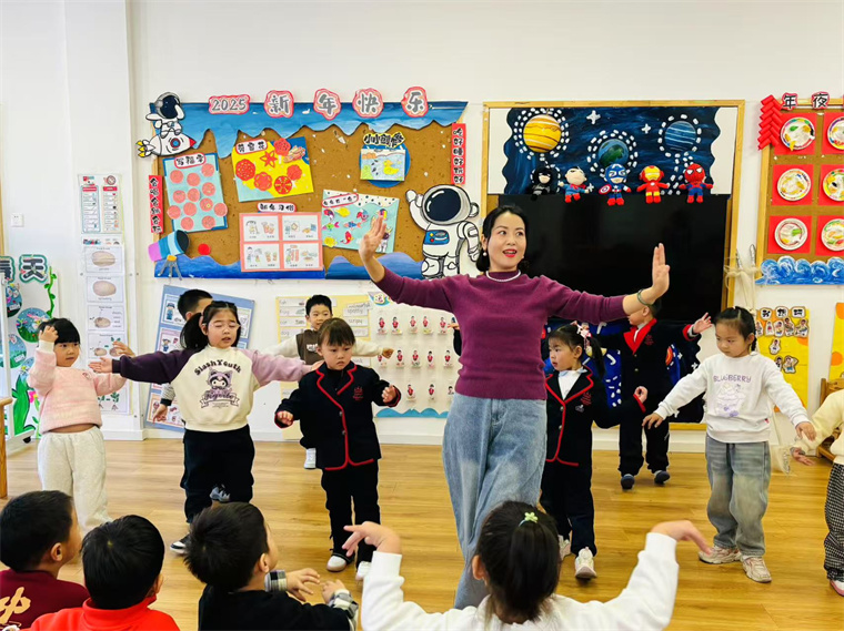 我校国学院京剧教师走进幼儿园，播撒国粹种子