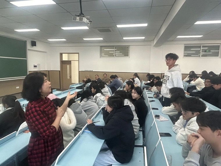 浙江越秀外国语学院王宗杰教授来校作“日语专业学科发展与学生专业成长路径探析”讲座