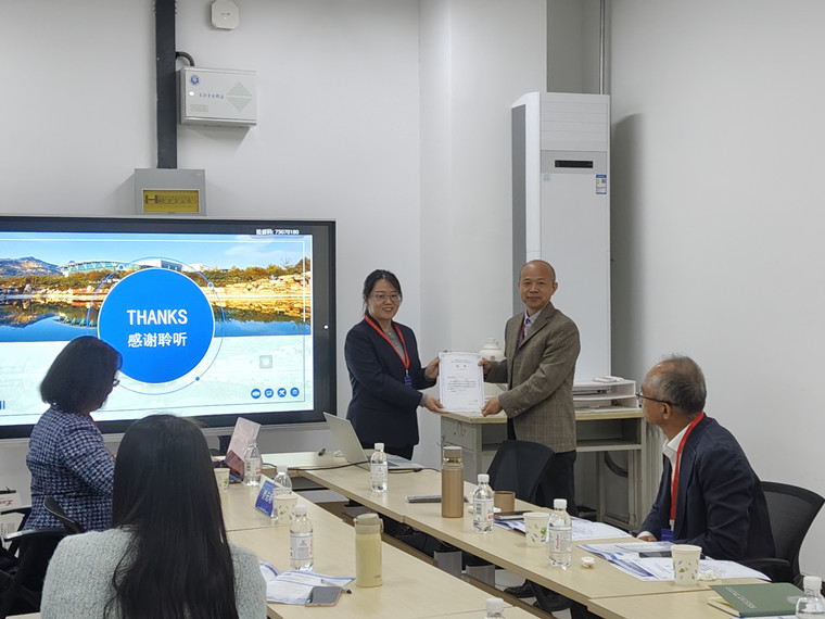 智慧城市工程学院教师在“中国城市论坛（2025）城市可持续建设与管理分论坛”做学术报告