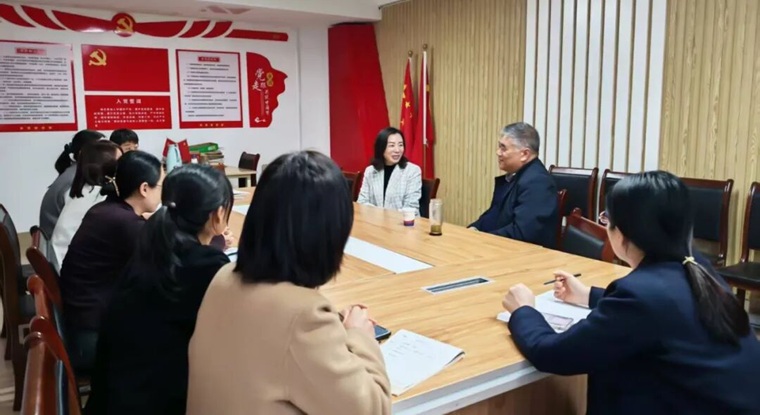 山东省教学名师刘洪霞教授受邀作“数智赋能智慧课程建设与教学创新实践”主题报告