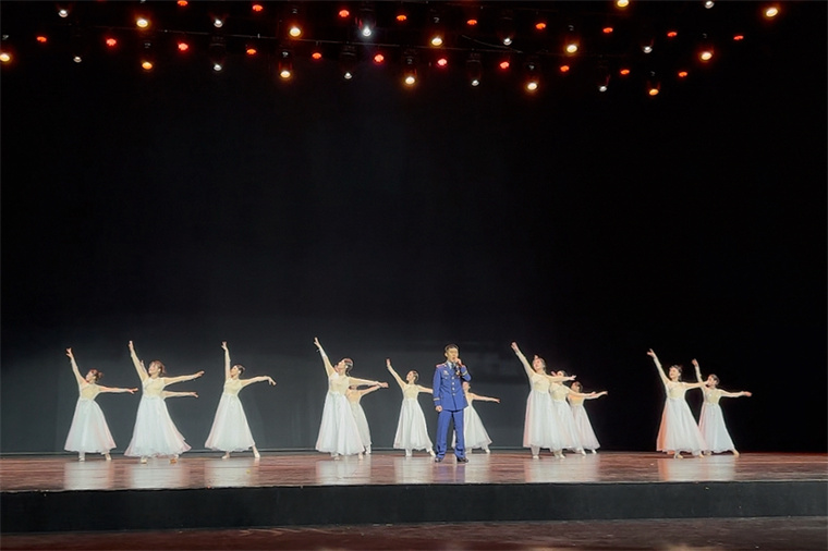 教育学院倾情献舞《逆行者》，思政实践闪耀公益舞台！