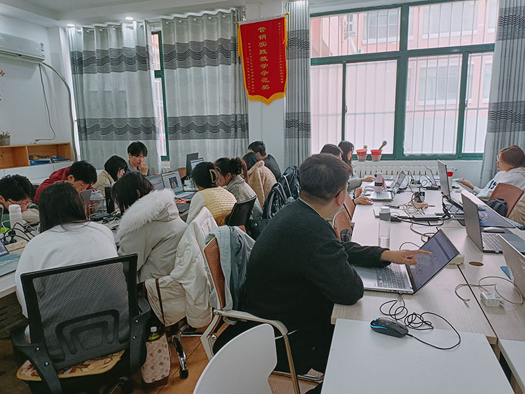 企业导师走进国际商学院 共育AI智能人才