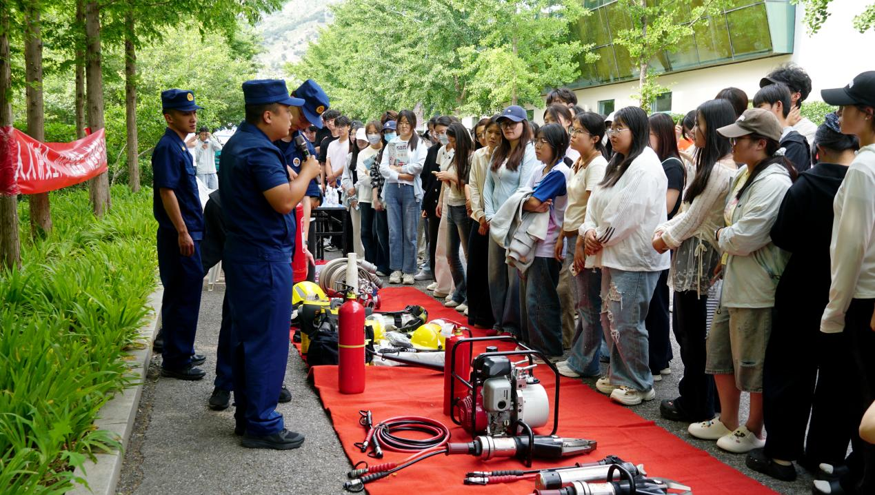 政警联校筑防线 法治平安护校园  —青岛黄海学院开展“安全生产月”专题活动