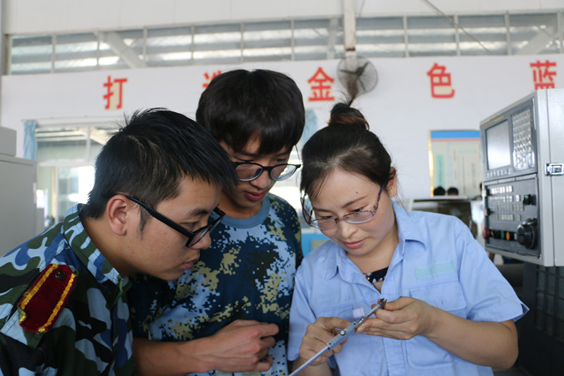 数控车实训教师耐心指导_副本.jpg