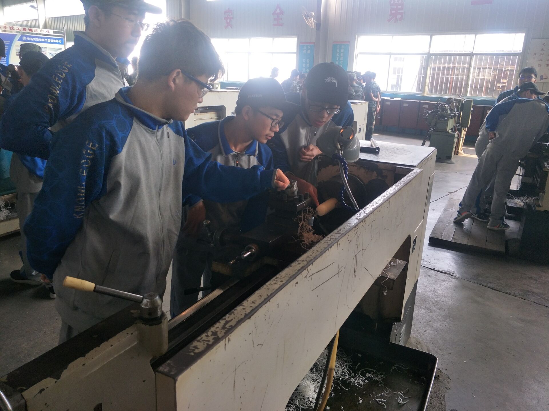 学生操作2.jpg